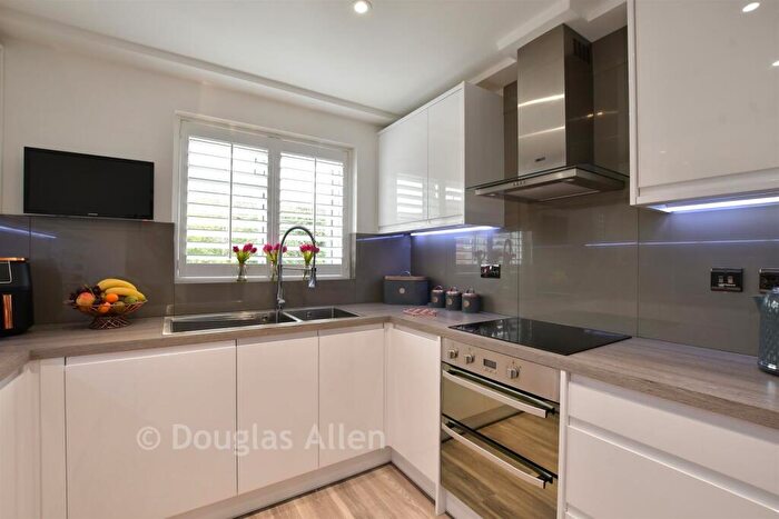 3 Bedroom Town House For Sale In Hamberts Road, South Woodham Ferrers, Chelmsford, Essex, CM3