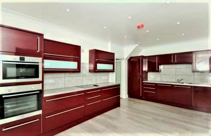 4 Bedroom Semi-Detached House To Rent In Union Road, Bromley, Kent, BR2