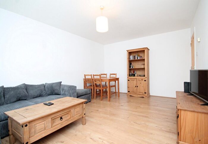 2 Bedroom Flat To Rent In Weavers Way, Camden Town, NW1