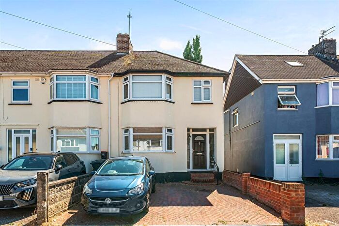 3 Bedroom Semi-Detached House For Sale In Birch Tree Way, Maidstone, ME15