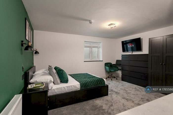 Studio To Rent In Gordon Road, Northfleet, Gravesend, DA11