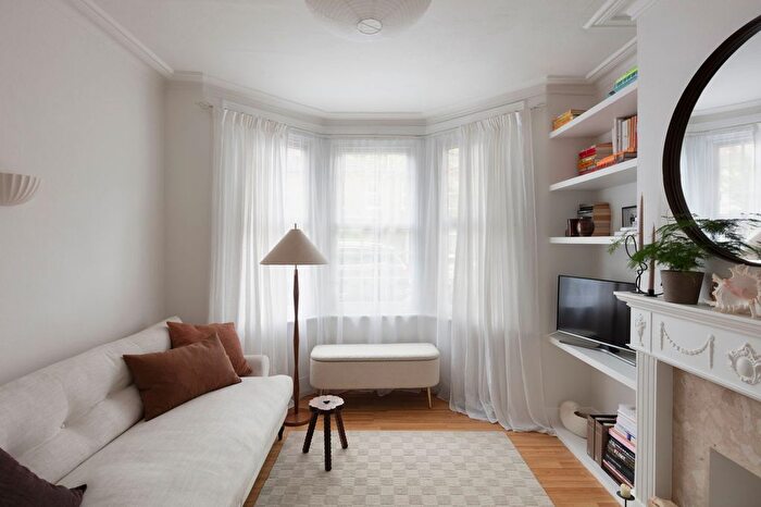 1 Bedroom Flat For Sale In Carr Road, Walthamstow, London, E17