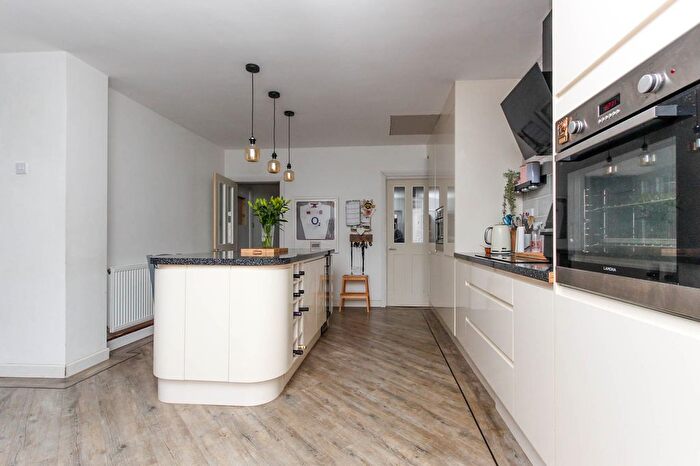 4 Bedroom Detached House For Sale In The Drive, Wellingborough, NN8
