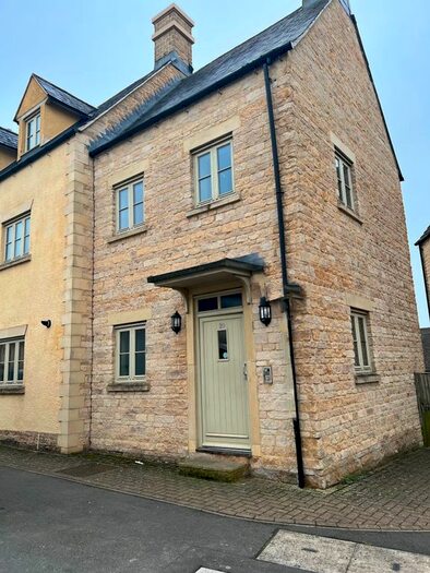 2 Bedroom Flat To Rent In Middle Mead, Cirencester GL7
