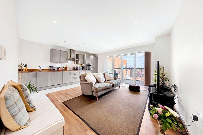 1 Bedroom Flat To Rent In Kingston Road, Raynes Park, London, SW20