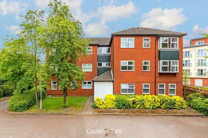 2 Bedroom Apartment To Rent In Lime Tree Place, St Albans, AL1