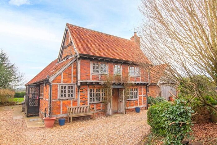 4 Bedroom Detached House For Sale In Leighton Road, Northall, LU6