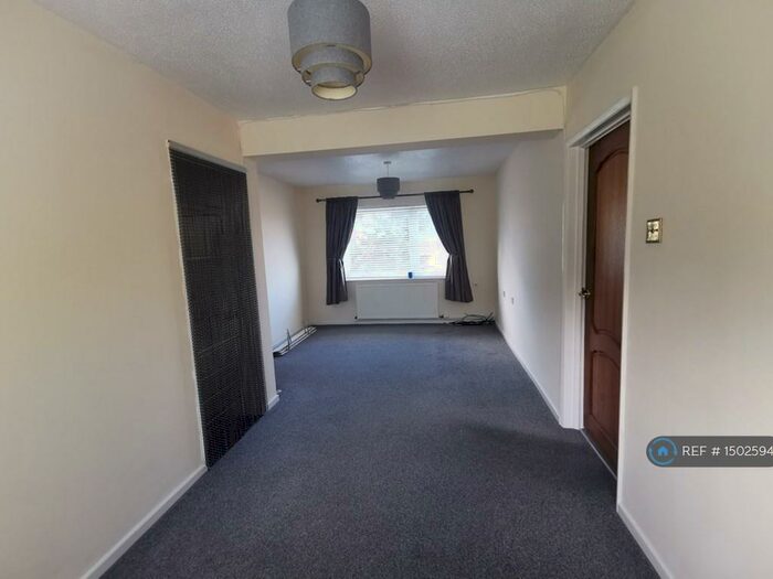 2 Bedroom Flat To Rent In Springfields, Dursley, GL11