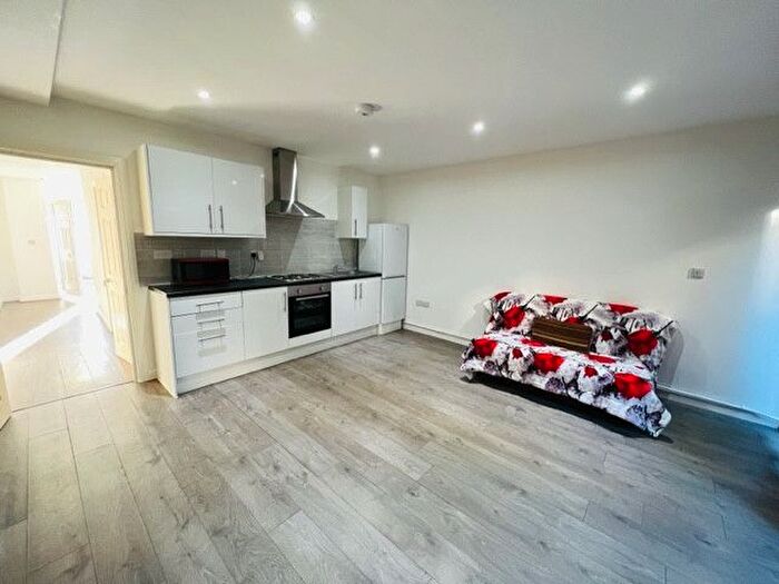 1 Bedroom Flat To Rent In Triminious House, Ballards Mews, Edgware, Middlesex, HA8