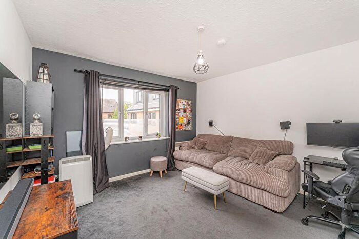 1 Bedroom Apartment For Sale In Beaminster Road, N15