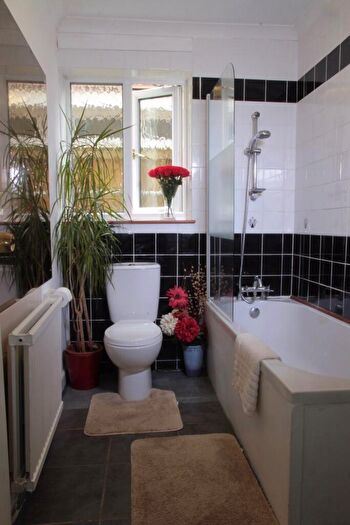 5 Bedroom Detached House For Sale In Florida Drive, Exeter, EX4