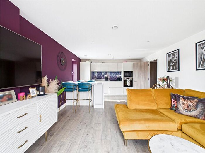 2 Bedroom Apartment For Sale In St. James Road, Brentwood, Essex, CM14