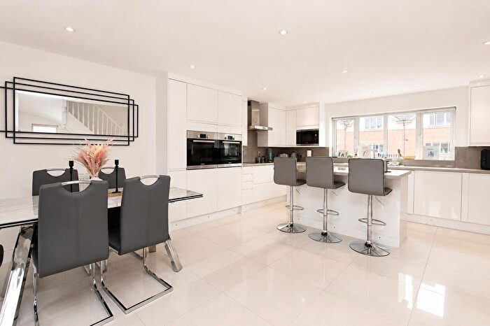 4 Bedroom End Of Terrace House For Sale In Chaucer Grove, Borehamwood, WD6