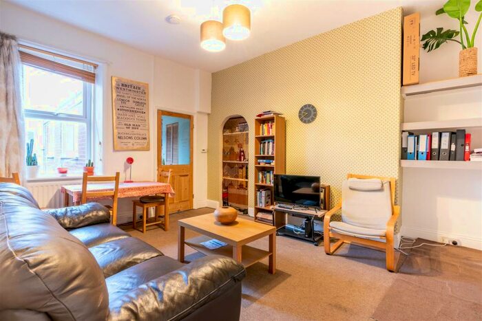 3 Bedroom Flat To Rent In - Stratford Grove West, Heaton, NE6