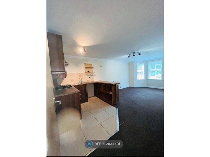 2 Bedroom Flat To Rent In Richmond Park Road, Bournemouth, BH8