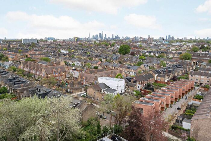 1 Bedroom Flat For Sale In Daubeney Road, Clapton, London, E5