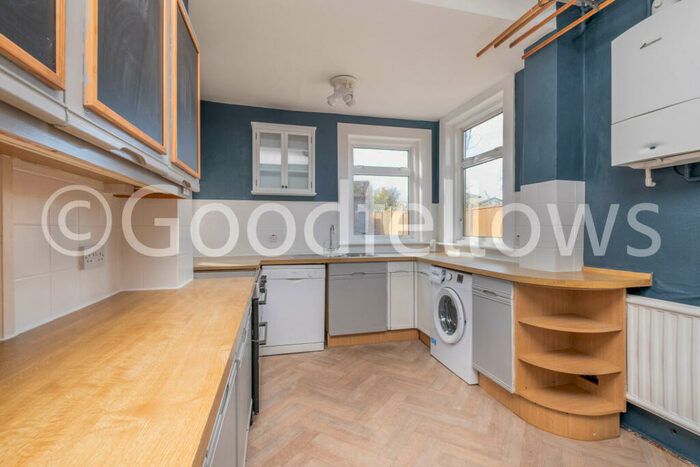 4 Bedroom Semi-Detached House To Rent In Windborough Road, Carshalton, Surrey, SM5