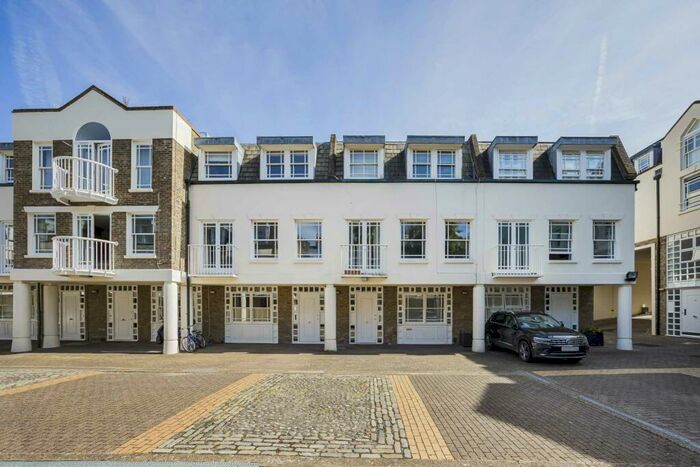 4 Bedroom Mews To Rent In Spencer Place, Canonbury, N1