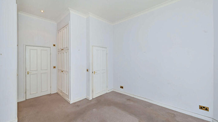 2 Bedroom Apartment For Sale In Westgate Terrace, London, SW10