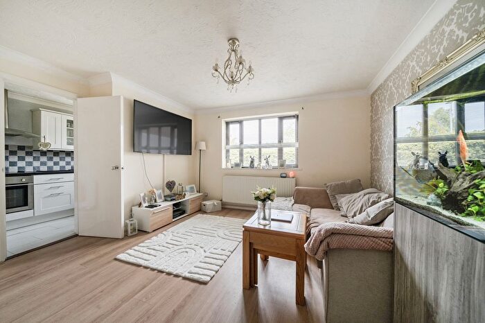 1 Bedroom Flat For Sale In Kilmington Close, Bracknell, RG12