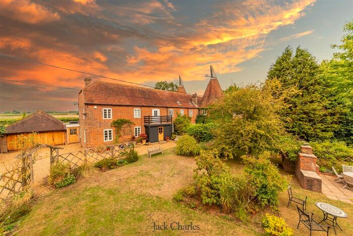 4 Bedroom Property For Sale In Hartlake Road, Golden Green, Tonbridge, TN11