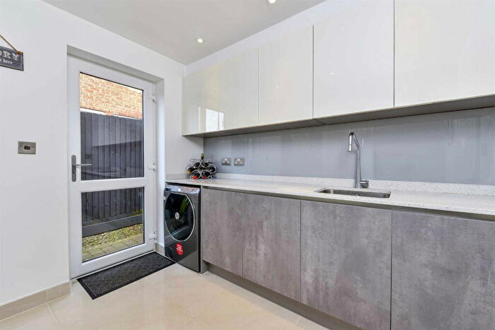 4 Bedroom Detached House For Sale In Thurston Drive, Kettering, NN15