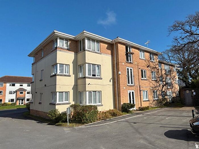 2 Bedroom Flat For Sale In Blandford Road, Hamworthy, BH15