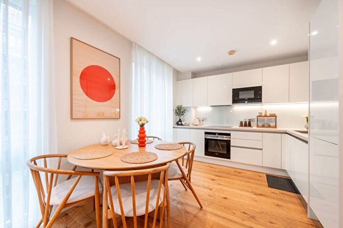 2 Bedroom Flat For Sale In Atrium Apartments, North Kensington, London, W10