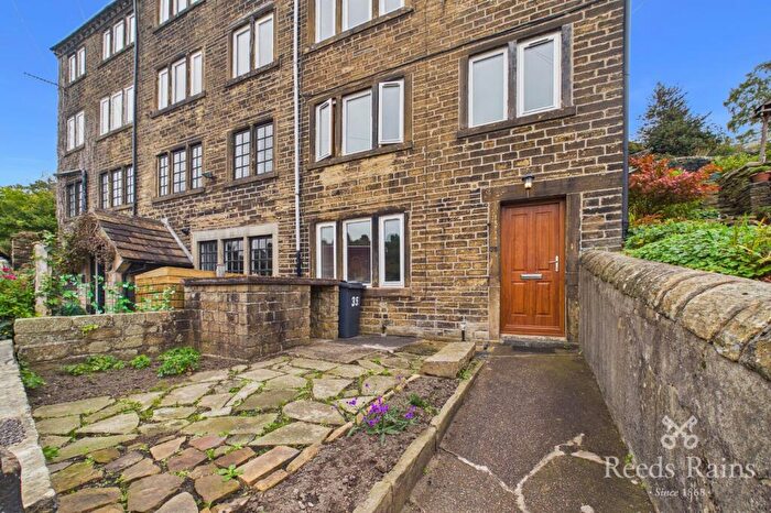2 Bedroom End Of Terrace House For Sale In Lea Lane, Netherton, Huddersfield, West Yorkshire, HD4