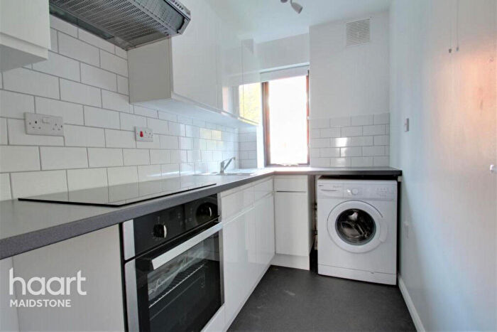 2 Bedroom Apartment To Rent In Lesley Place, Buckland Hill, Maidstone, ME16