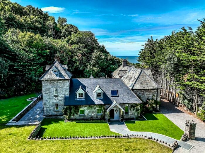 4 Bedroom Detached House For Sale In Colwyn Road, Craigside, Llandudno, LL30