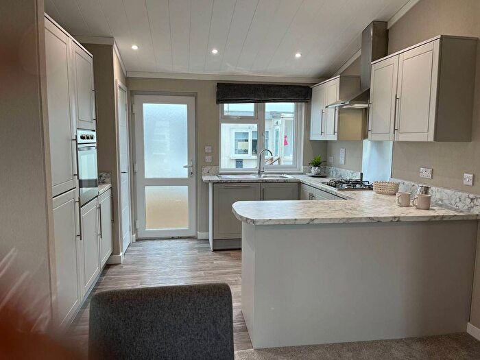 2 Bedroom Park Home For Sale In Willow Close, Kingsmead Park, Allhallows, Rochester, ME3