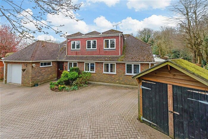 4 Bedroom Chalet For Sale In School Lane, West Kingsdown, Kent, TN15