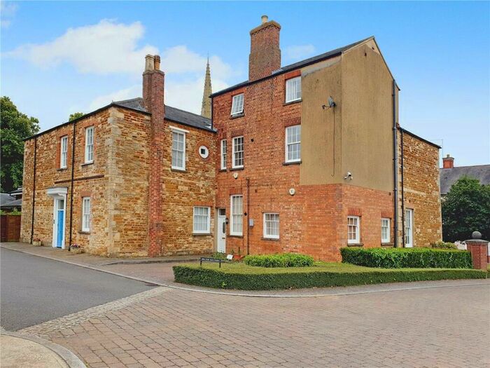 2 Bedroom Apartment To Rent In Heritage Court, Kettering, NN16