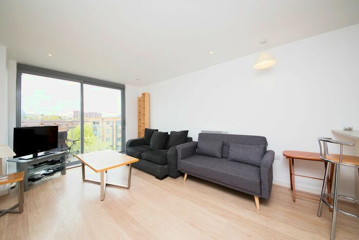 2 Bedroom Flat To Rent In Madison Building, Deals Gateway, Deptford, London, SE10