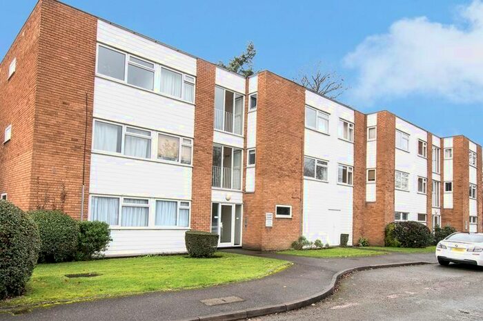 1 Bedroom Flat To Rent In St. Martins Drive, Walton-On-Thames, KT12