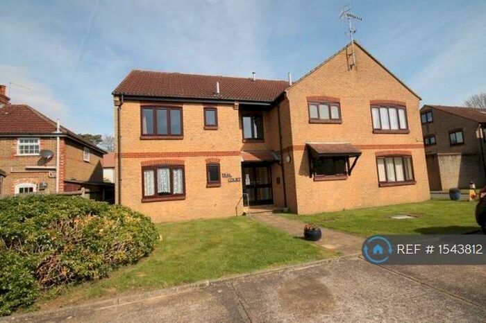 1 Bedroom Flat To Rent In Willowmead, Dorking, RH4