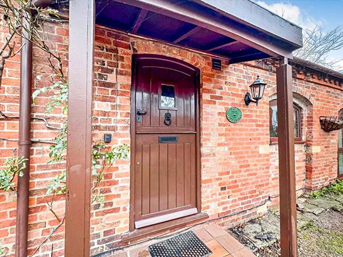 2 Bedroom Flat To Rent In Main Street, Keyworth, Nottingham, NG12