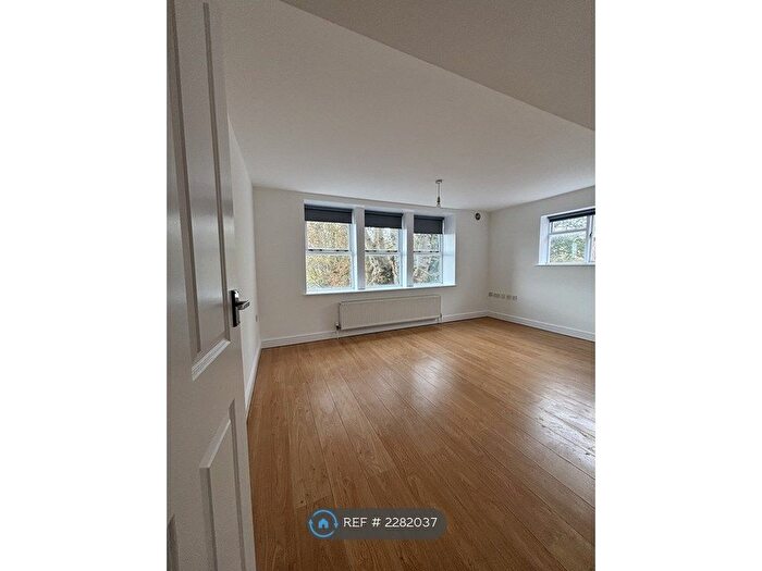 2 Bedroom Flat To Rent In Sylvan Road, London, SE19