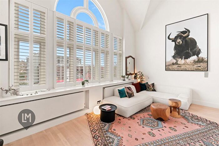 3 Bedroom Flat For Sale In Wimbledon Park Road, London, SW18