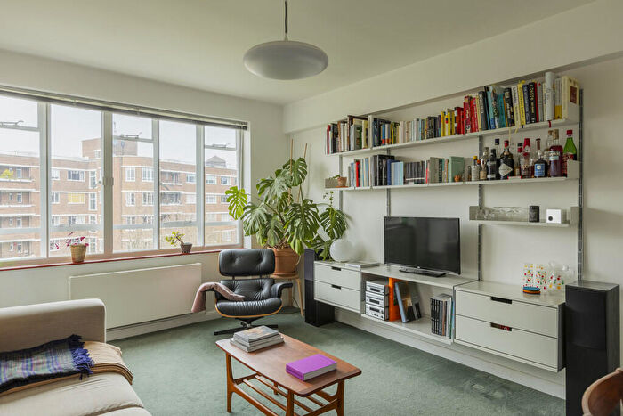 2 Bedroom Apartment For Sale In Champion Hill, London, SE5