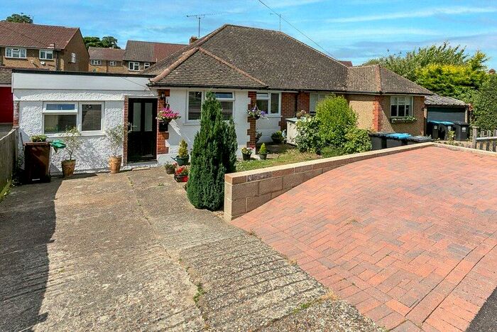 3 Bedroom Bungalow To Rent In Auckland Road, Caterham, Surrey, CR3
