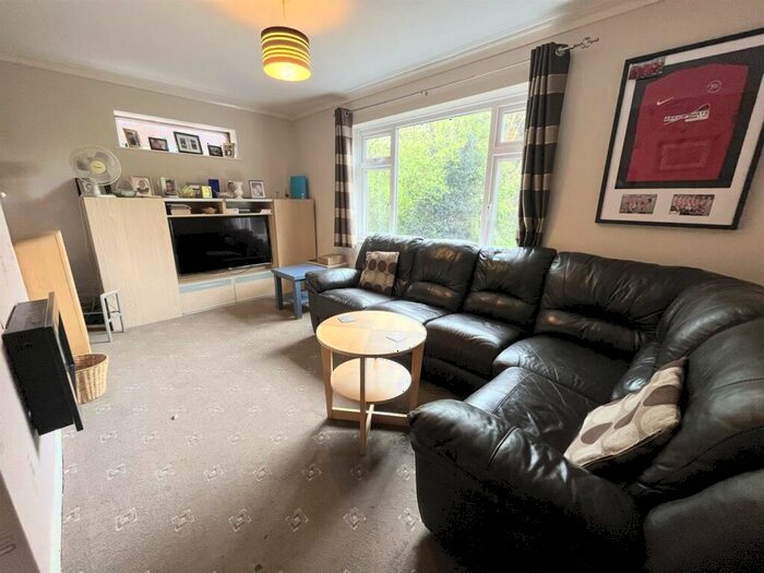 3 Bedroom Detached Bungalow For Sale In Colbert Drive, Braunstone Town, LE3