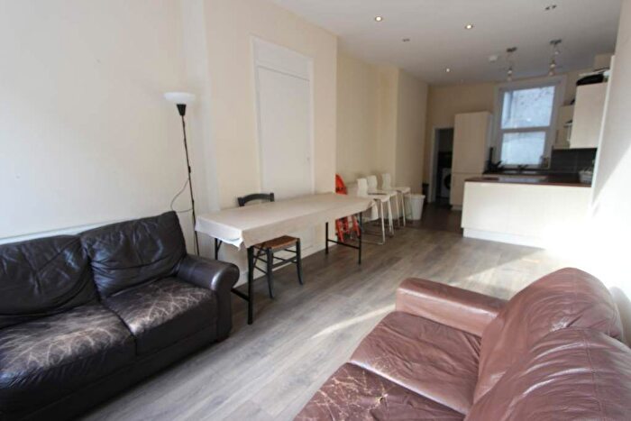 4 Bedroom Flat To Rent In Cleveland Street, London, W1T