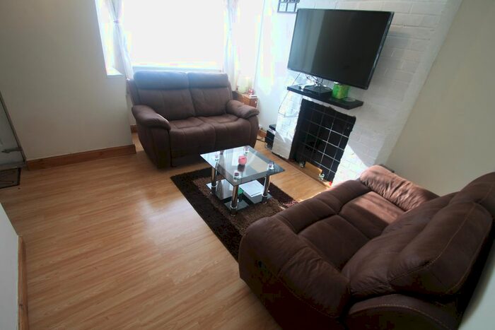 2 Bedroom Property To Rent In Third Avenue, Luton, LU3