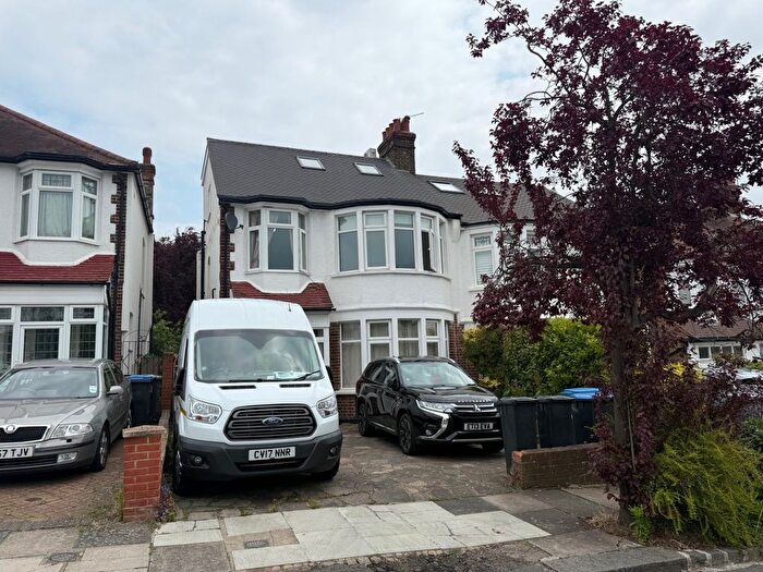 2 Bedroom Flat To Rent In Beechdale, Winchmore Hill, N21