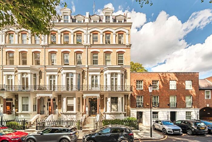2 Bedroom Flat For Sale In Vicarage Gate, Kensington, W8
