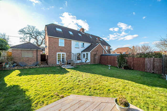 4 Bedroom Semi-Detached House For Sale In Sapley Lane, Overton, Basingstoke, RG25