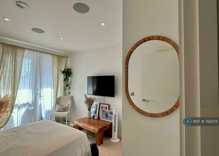 1 Bedroom Flat To Rent In Wadeson Street, London, E2