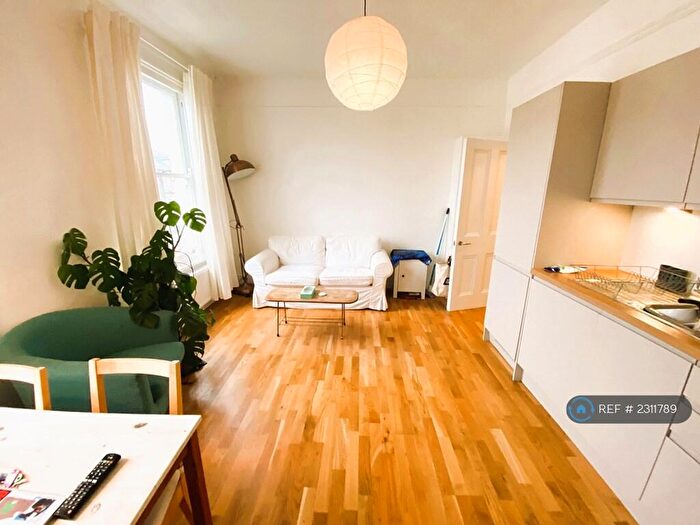 3 Bedroom Flat To Rent In Ashbourne Grove, London, SE22